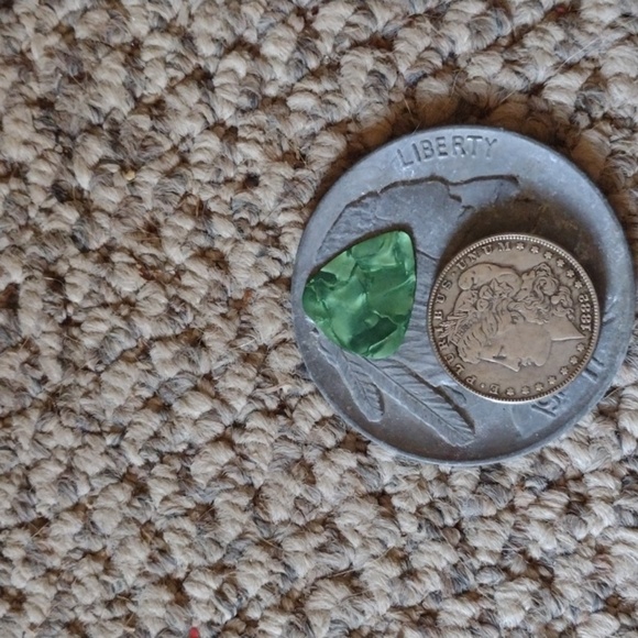 Guitar pick& bonus item - Picture 1 of 2